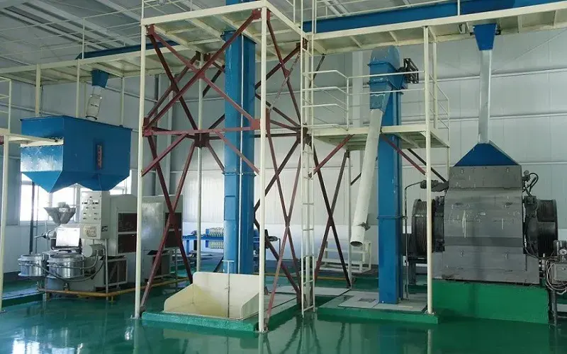 Our factory's CO2 extraction workshop is on display. Our factory's CO2 extraction workshop is on display.